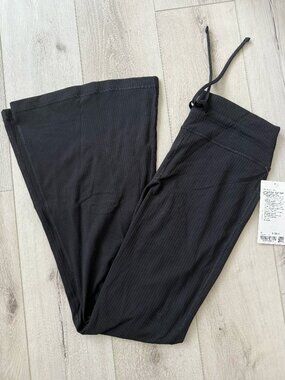 Lululemon - Groove Ribbed High-Rise Wide Flare - Black - Size 8